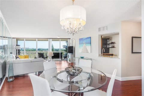 Condominio en venta en Lauderhill, Florida, 2 dormitorios, 106.84 m2 № 1937414 - foto 1