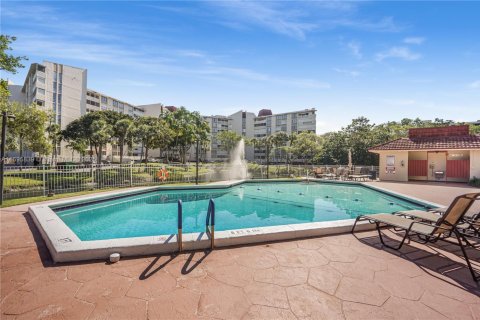Condominio en venta en Lauderhill, Florida, 2 dormitorios, 106.84 m2 № 1937414 - foto 19