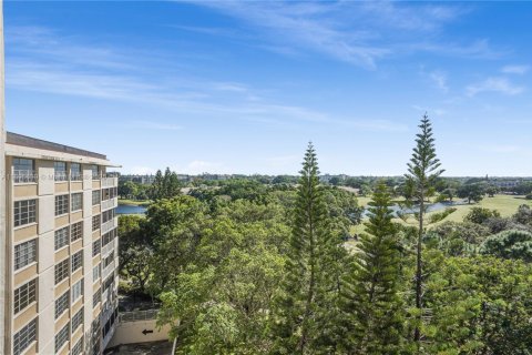 Condo in Lauderhill, Florida, 2 bedrooms  № 1937414 - photo 18