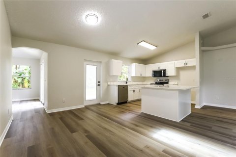 House in Edgewater, Florida 3 bedrooms, 160.54 sq.m. № 1907129 - photo 4