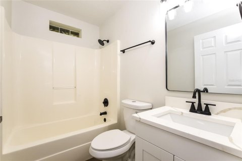House in Edgewater, Florida 3 bedrooms, 160.54 sq.m. № 1907129 - photo 14