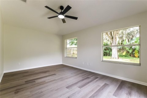 House in Edgewater, Florida 3 bedrooms, 160.54 sq.m. № 1907129 - photo 6