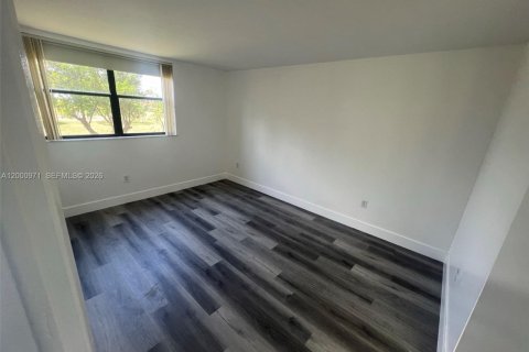 Condo in Miami, Florida, 2 bedrooms  № 2069475 - photo 15