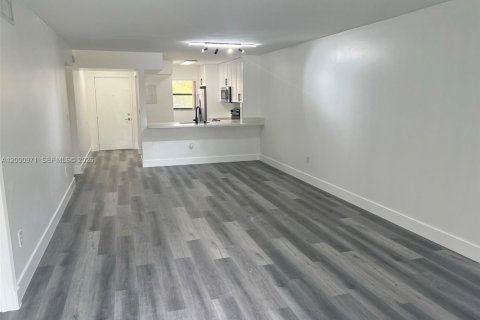 Condo in Miami, Florida, 2 bedrooms  № 2069475 - photo 9