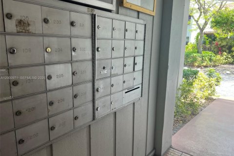 Condo in Miami, Florida, 2 bedrooms  № 2069475 - photo 30