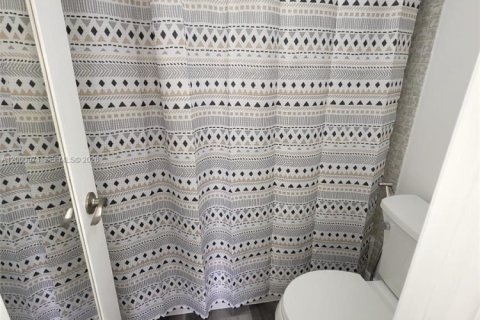 Condo in Miami, Florida, 2 bedrooms  № 2069475 - photo 20