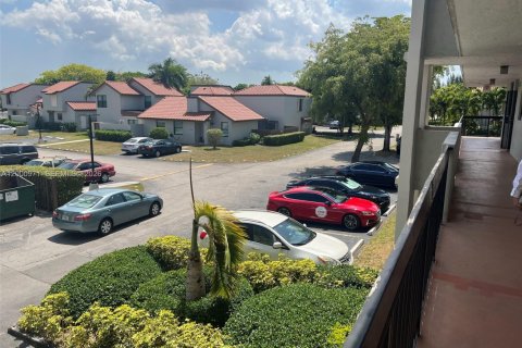 Condo in Miami, Florida, 2 bedrooms  № 2069475 - photo 22