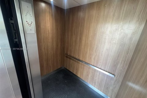 Condo in Miami, Florida, 2 bedrooms  № 2069475 - photo 28