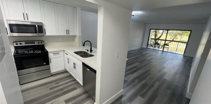 Condo in Miami, Florida, 2 bedrooms  № 2069475