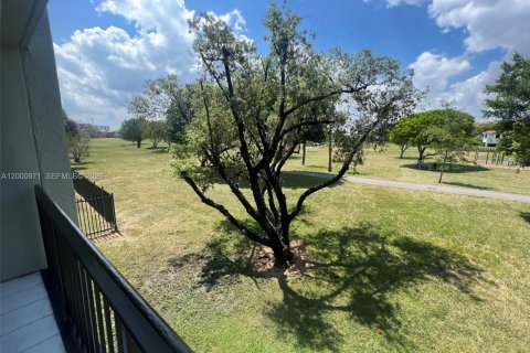 Condo in Miami, Florida, 2 bedrooms  № 2069475 - photo 7