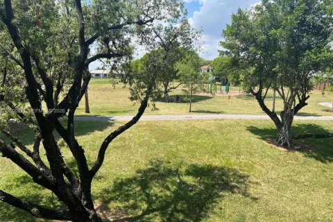 Condo in Miami, Florida, 2 bedrooms  № 2069475 - photo 6