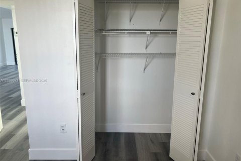 Condo in Miami, Florida, 2 bedrooms  № 2069475 - photo 12