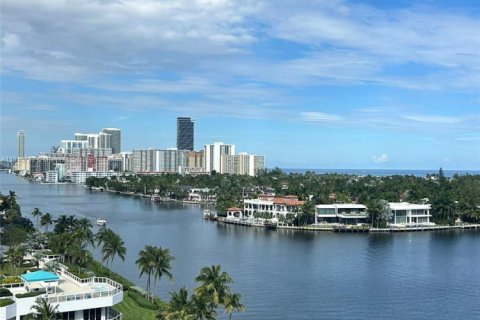 Copropriété à vendre à Aventura, Floride: 2 chambres, 95.04 m2 № 1965936 - photo 1