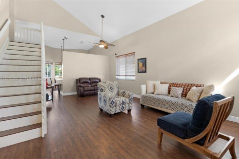 Villa ou maison à vendre à Homestead, Floride: 4 chambres, 216.09 m2 № 2042448 - photo 2