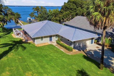 Villa ou maison à Weirsdale, Floride 4 chambres, 240.8 m2 № 2424218