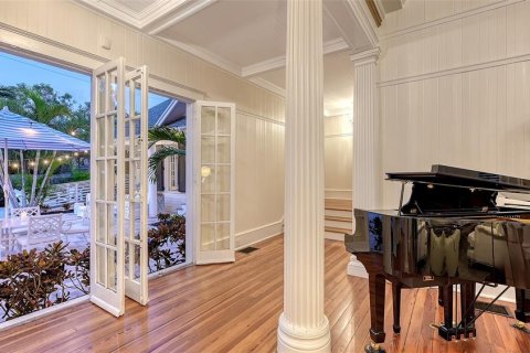 House in Sarasota, Florida 5 bedrooms, 444.26 sq.m. № 2216494 - photo 14