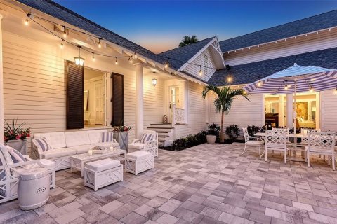 House in Sarasota, Florida 5 bedrooms, 444.26 sq.m. № 2216494 - photo 15