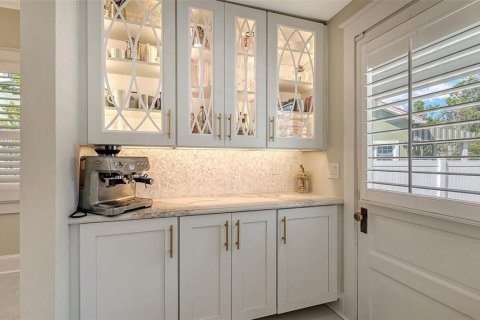 House in Sarasota, Florida 5 bedrooms, 444.26 sq.m. № 2216494 - photo 21