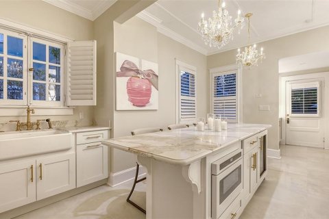 House in Sarasota, Florida 5 bedrooms, 444.26 sq.m. № 2216494 - photo 18