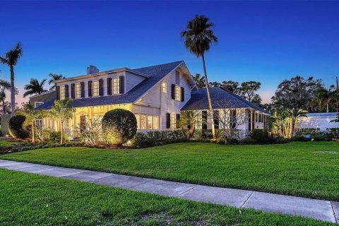 House in Sarasota, Florida 5 bedrooms, 444.26 sq.m. № 2216494