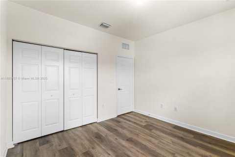 Adosado en venta en Hialeah, Florida, 3 dormitorios, 162.67 m2 № 1945317 - foto 27