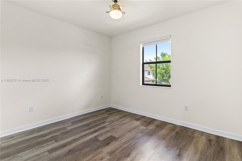 Adosado en venta en Hialeah, Florida, 3 dormitorios, 162.67 m2 № 1945317 - foto 22