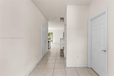 Adosado en venta en Hialeah, Florida, 3 dormitorios, 162.67 m2 № 1945317 - foto 10
