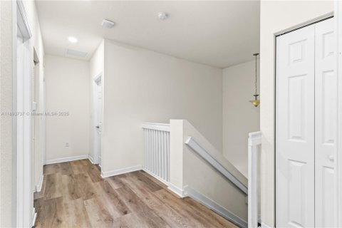 Adosado en venta en Hialeah, Florida, 3 dormitorios, 162.67 m2 № 1945317 - foto 13