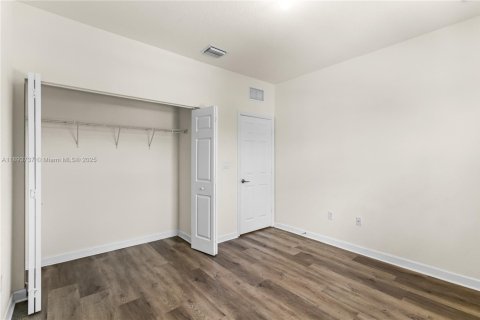 Adosado en venta en Hialeah, Florida, 3 dormitorios, 162.67 m2 № 1945317 - foto 28