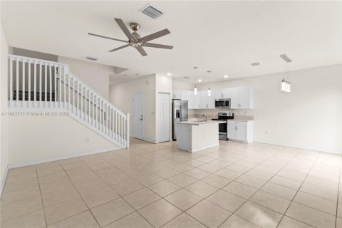 Adosado en venta en Hialeah, Florida, 3 dormitorios, 162.67 m2 № 1945317 - foto 5