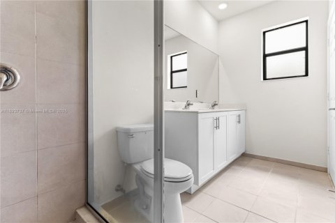 Adosado en venta en Hialeah, Florida, 3 dormitorios, 162.67 m2 № 1945317 - foto 20