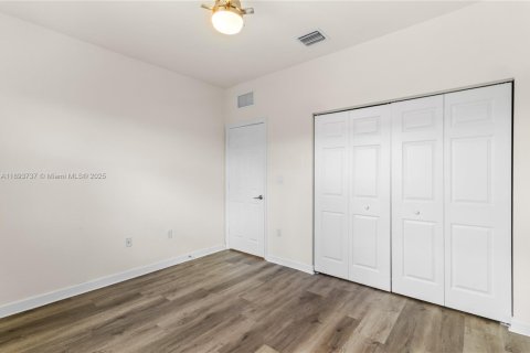 Adosado en venta en Hialeah, Florida, 3 dormitorios, 162.67 m2 № 1945317 - foto 23