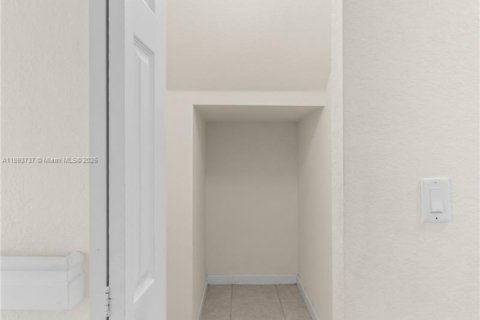 Adosado en venta en Hialeah, Florida, 3 dormitorios, 162.67 m2 № 1945317 - foto 11