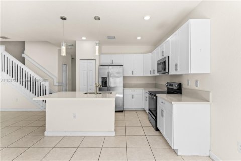 Adosado en venta en Hialeah, Florida, 3 dormitorios, 162.67 m2 № 1945317 - foto 9