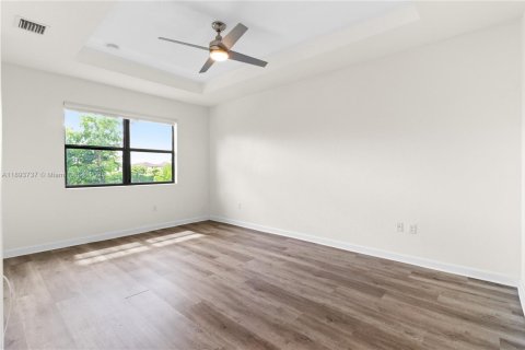 Adosado en venta en Hialeah, Florida, 3 dormitorios, 162.67 m2 № 1945317 - foto 15