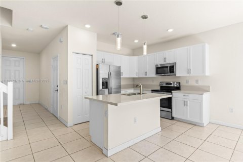 Adosado en venta en Hialeah, Florida, 3 dormitorios, 162.67 m2 № 1945317 - foto 8