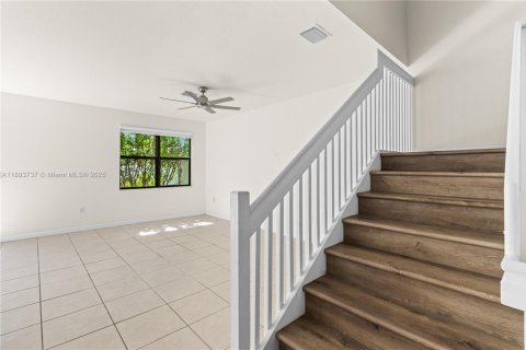 Adosado en venta en Hialeah, Florida, 3 dormitorios, 162.67 m2 № 1945317 - foto 12
