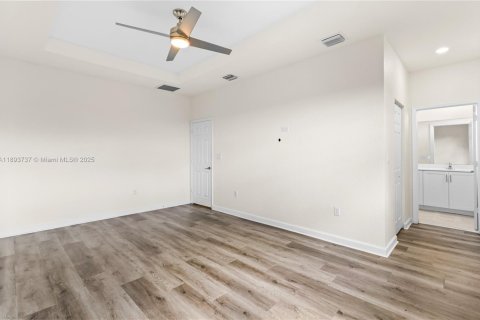 Adosado en venta en Hialeah, Florida, 3 dormitorios, 162.67 m2 № 1945317 - foto 16