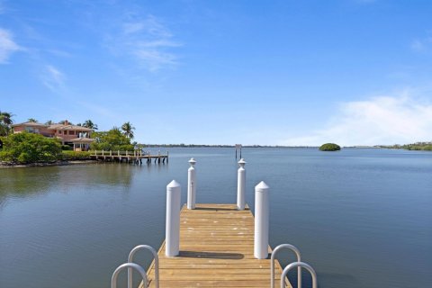 Townhouse in Palm Beach, Florida 2 bedrooms, 137.31 sq.m. № 1099992 - photo 1