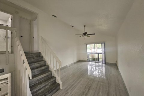 Propiedad comercial en venta en Tampa, Florida, 14 dormitorios, 430.32 m2 № 1565164 - foto 13