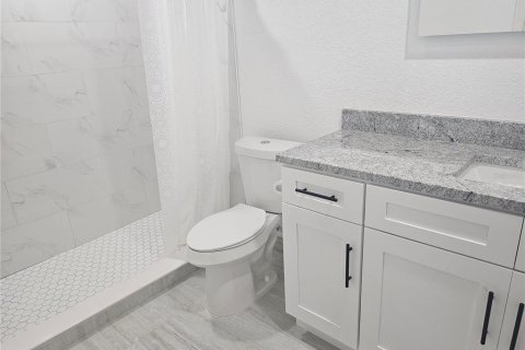 Propiedad comercial en venta en Tampa, Florida, 14 dormitorios, 430.32 m2 № 1565164 - foto 23