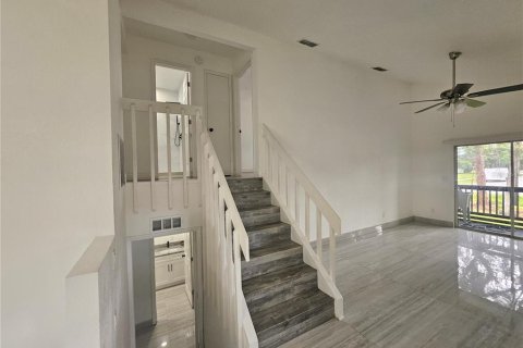 Propiedad comercial en venta en Tampa, Florida, 14 dormitorios, 430.32 m2 № 1565164 - foto 12