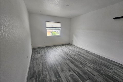 Propiedad comercial en venta en Tampa, Florida, 14 dormitorios, 430.32 m2 № 1565164 - foto 26