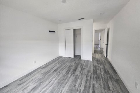 Propiedad comercial en venta en Tampa, Florida, 14 dormitorios, 430.32 m2 № 1565164 - foto 30