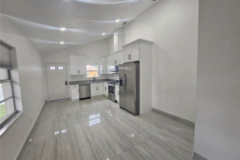 Propiedad comercial en venta en Tampa, Florida, 14 dormitorios, 430.32 m2 № 1565164 - foto 11