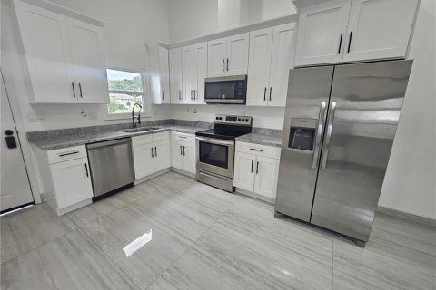 Propiedad comercial en venta en Tampa, Florida, 14 dormitorios, 430.32 m2 № 1565164 - foto 18