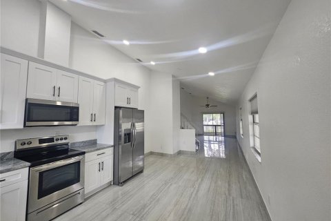 Propiedad comercial en venta en Tampa, Florida, 14 dormitorios, 430.32 m2 № 1565164 - foto 10