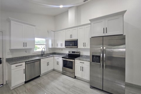 Propiedad comercial en venta en Tampa, Florida, 14 dormitorios, 430.32 m2 № 1565164 - foto 17