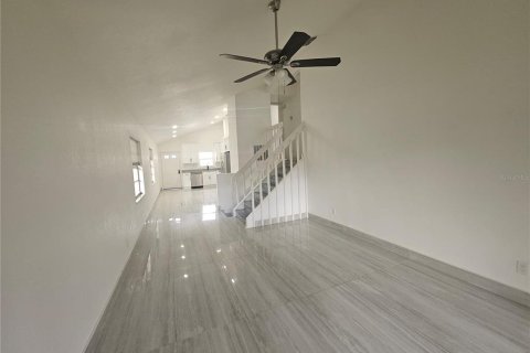 Propiedad comercial en venta en Tampa, Florida, 14 dormitorios, 430.32 m2 № 1565164 - foto 14