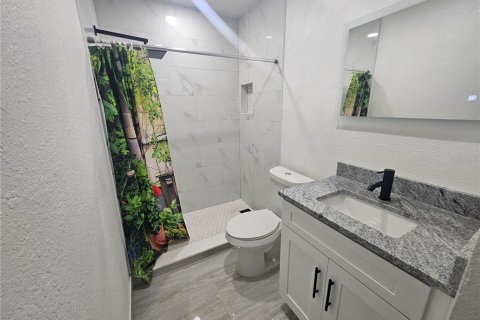 Propiedad comercial en venta en Tampa, Florida, 14 dormitorios, 430.32 m2 № 1565164 - foto 28